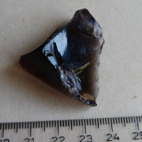 Obsidián kouřový surový - 4 cm — foto 3