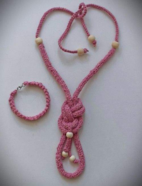 Náhrdelník - dutinkový - MACRAMÉ - květinky — foto 2