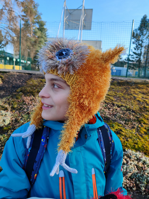 Ušanka SOVA V BARVĚ KARI — foto 2