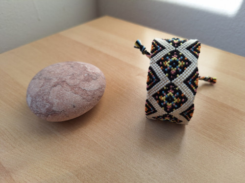 Macramé náramek barevné čtverce — foto 2