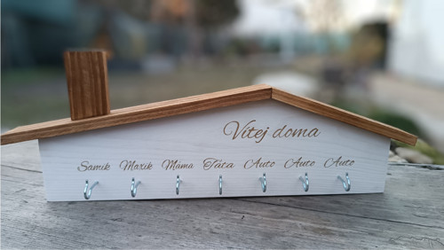 Věšák na klíče se jmény — foto 3
