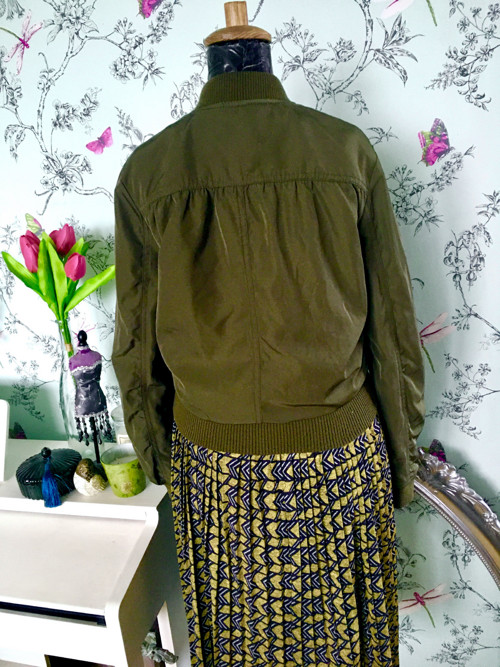 Bunda bomber v khaki — foto 5
