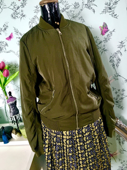 Bunda bomber v khaki — foto 2