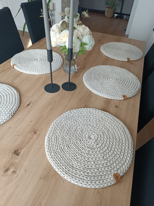 Háčkované prostírání - béžové průměr 36 cm — foto 4