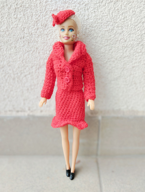 Cervený kostým pro Barbie — foto 2