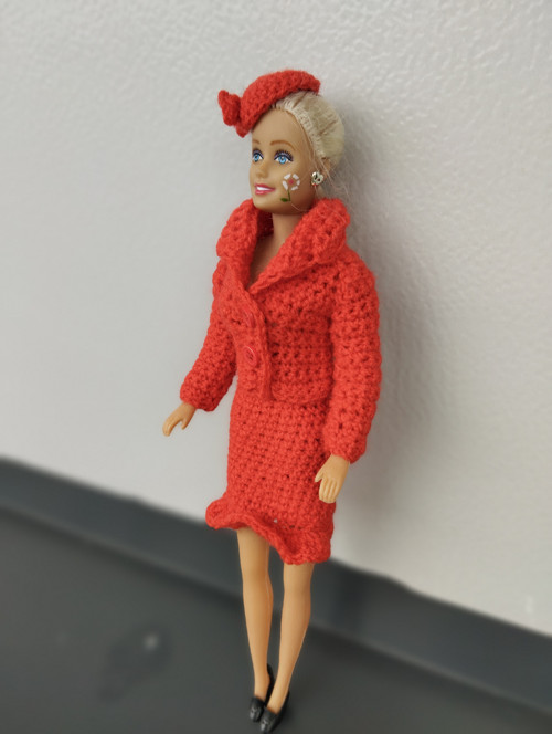 Cervený kostým pro Barbie — foto 5