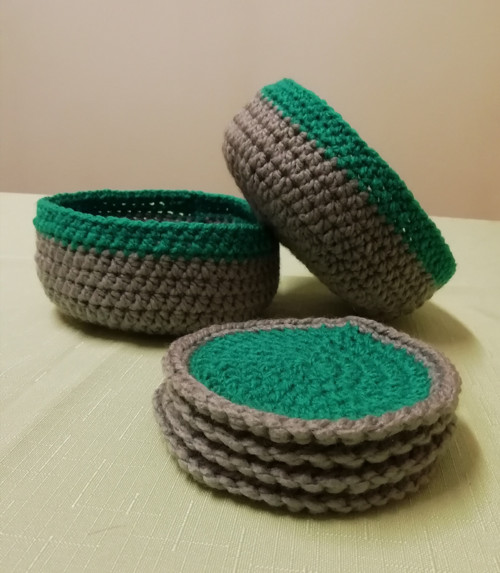 Košíčky 2 ks. + 4 ks. podšálky-háčkovaná sada — foto 2