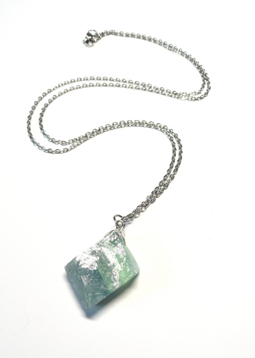 Fluorit surový, řetízek chir.ocel — foto 3