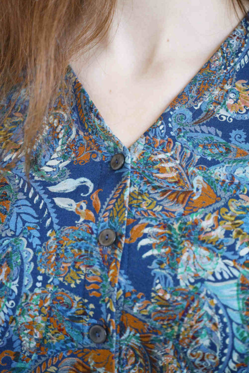 Modrá halenka s indickým vzorem — foto 4