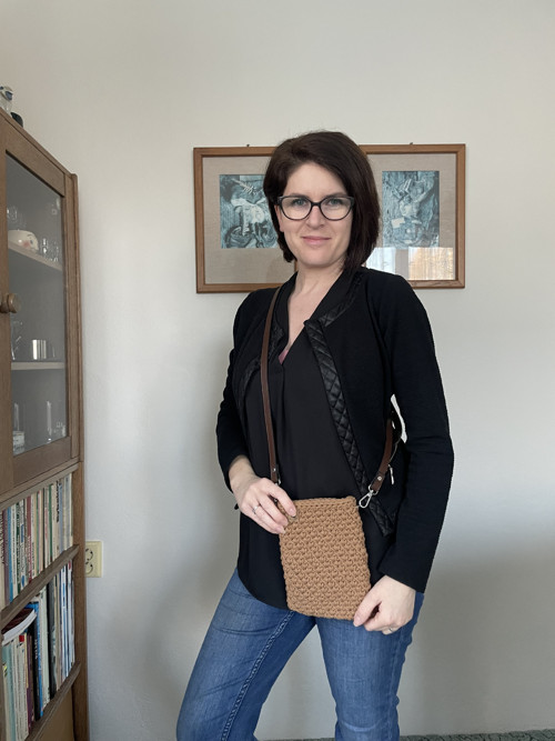 Háčkovaná mini kabelka ARIA - karamelová — foto 3