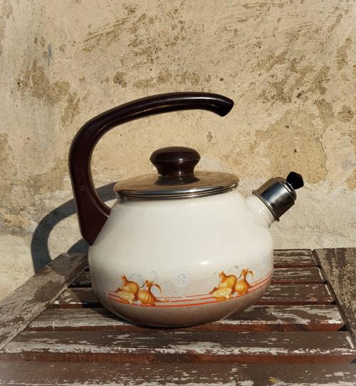 Retro pískací konvice smalt Cibulička — foto 2