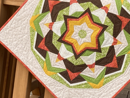 Patchworkový středový ubrus-jarní kaleidoskop .... — foto 2
