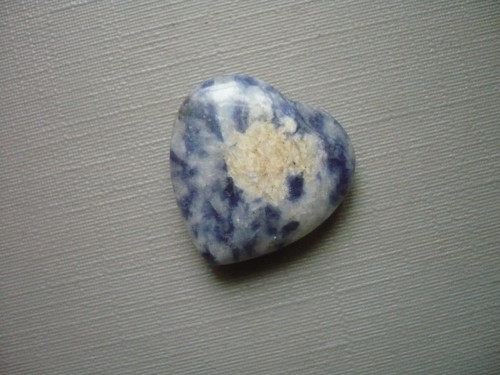 Nevrt. srdíčko 20 mm - sodalit granit, č.13f — foto 2