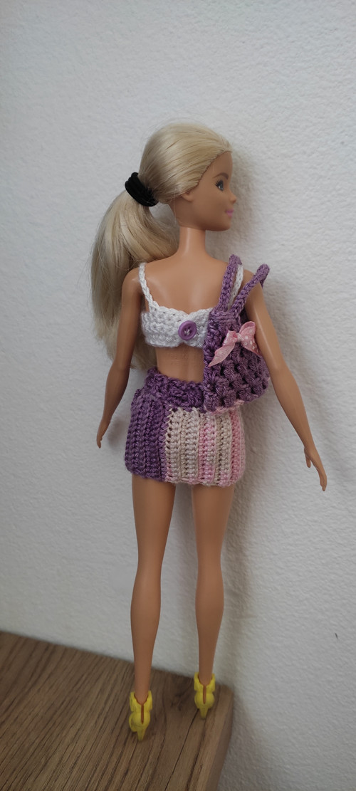 Sukýnka, top a taška pro Barbie — foto 3