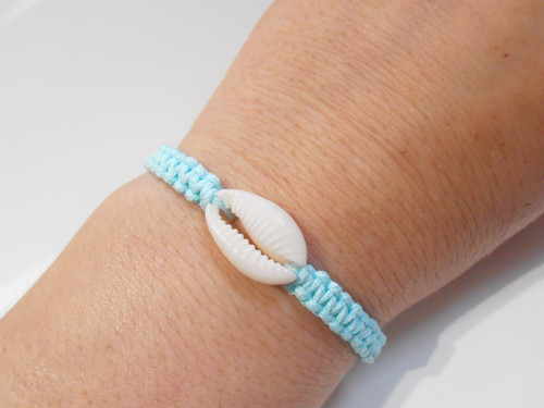 *Mušle Cowrie - mátový macramé náramek* — foto 2