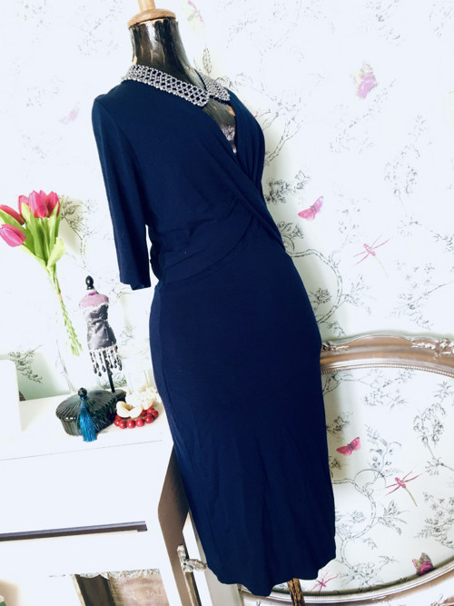 Šaty elegantní v modři půlnoční — foto 3