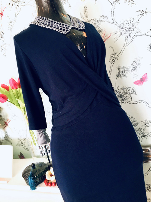 Šaty elegantní v modři půlnoční — foto 4