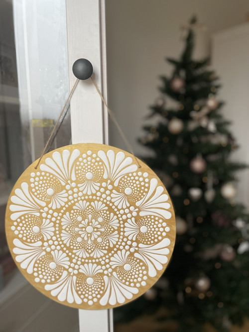 Vánoční zlatá mandala o průměru 30 cm. — foto 3