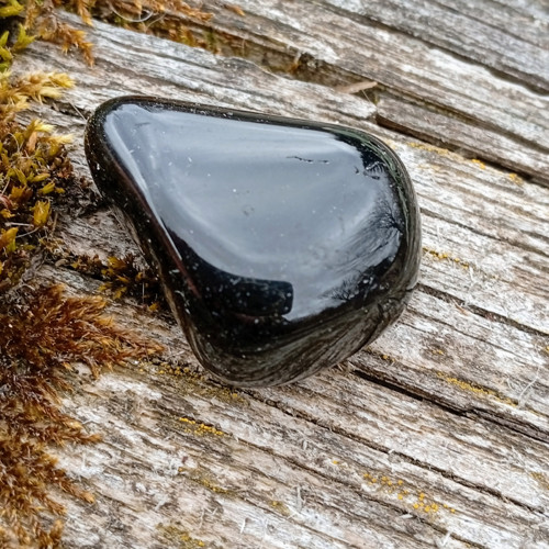 Obsidián černý, tromlovaný č. 13 — foto 3