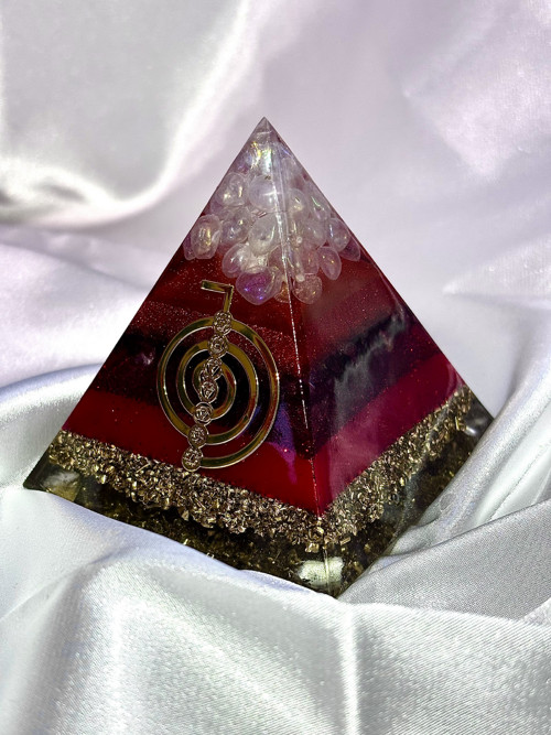 Červená orgonitová pyramida — foto 2