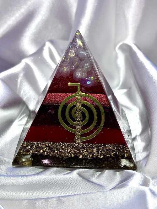 Červená orgonitová pyramida — foto 3