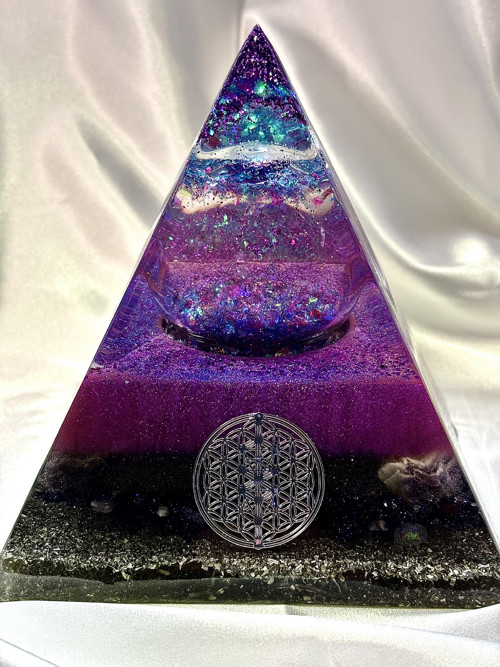 Orgonitová pyramida s tekutým jádrem — foto 3