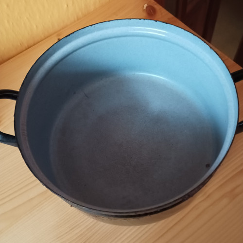 Velký černý kastrol — foto 2