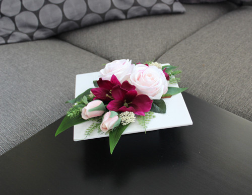 Ikebana s růžemi a alstromeriemi — foto 4