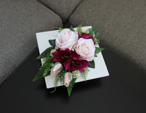 Ikebana s růžemi a alstromeriemi — foto 5