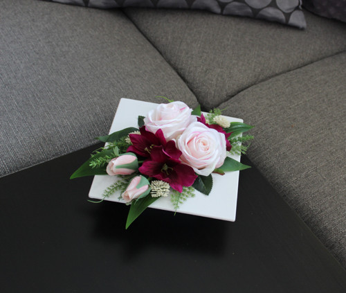 Ikebana s růžemi a alstromeriemi — foto 2