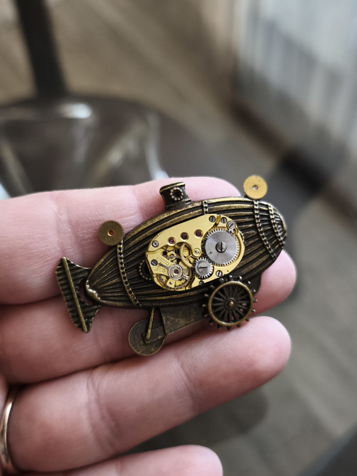 Vzducholoď, steampunková brož — foto 2