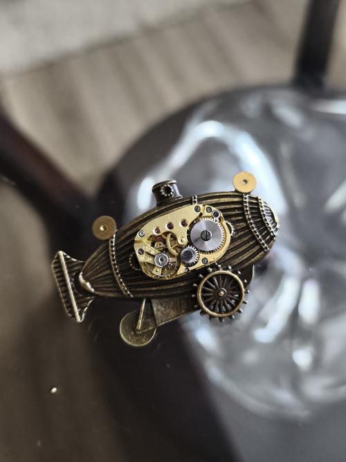 Vzducholoď, steampunková brož — foto 3