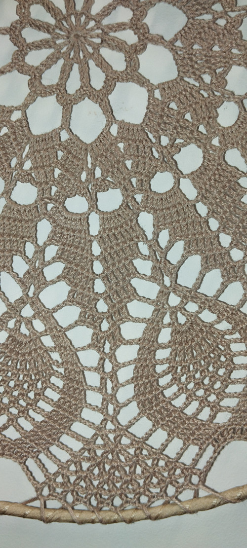Ručně háčkovaná béžová mandala — foto 3