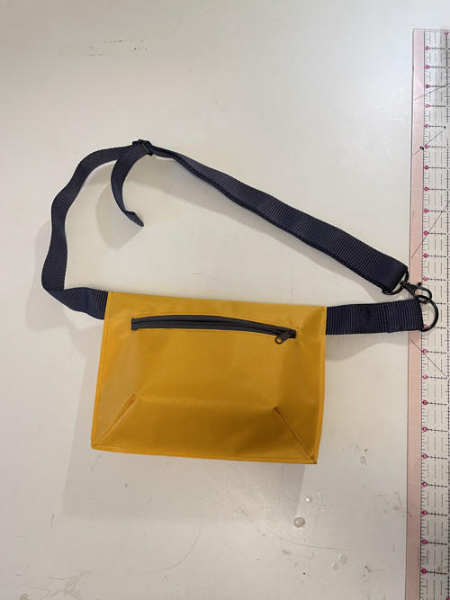 Crossbody ve žluté — foto 2