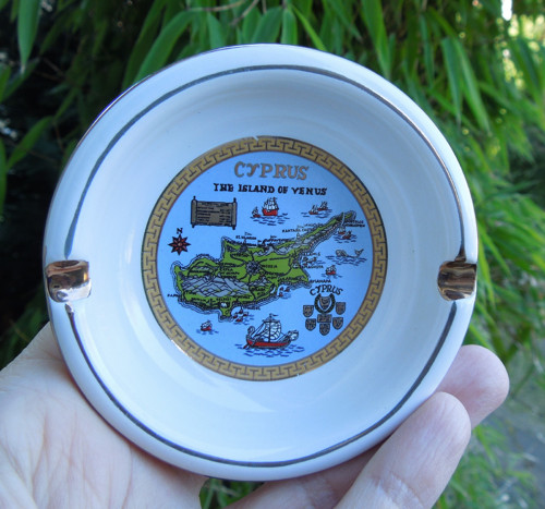 Starý porcelánový popelníček — foto 2