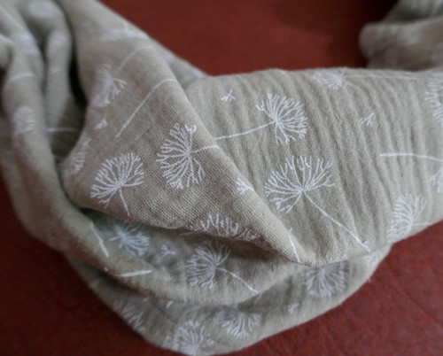 Nákrčník s pampeliškami — foto 2