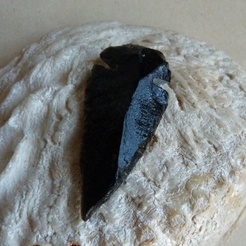 Obsidián černý - hrot - 5 cm (OH5) — foto 2