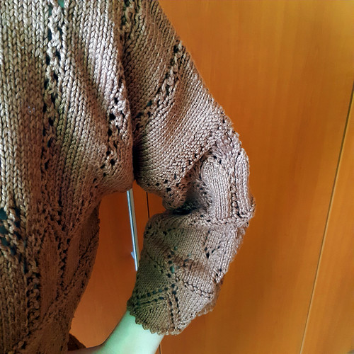 Hnědý pulovr — foto 4