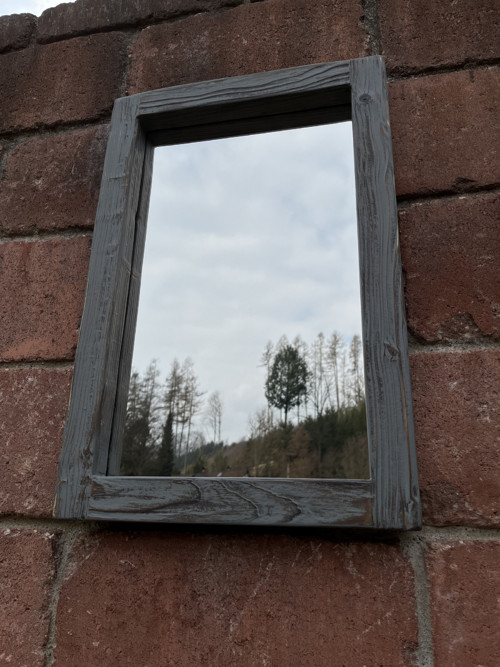 Zrcadlo v dřevěném rámu 40x60cm — foto 4