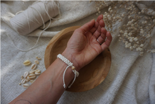 Macramé náramek Cowrie (C) — foto 4