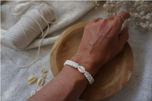Macramé náramek Cowrie (D) — foto 2