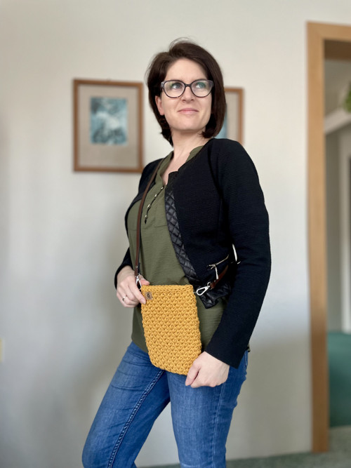 Háčkovaná mini kabelka ARIA - hořčicová — foto 2