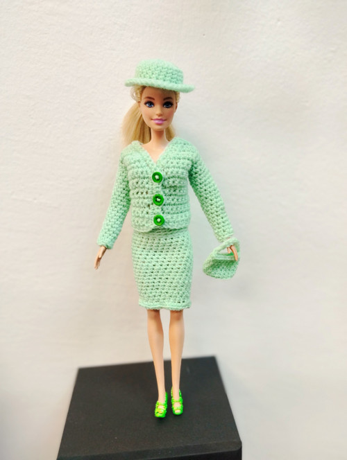 Háčkovaný kostýmek pro Barbie - návod — foto 2