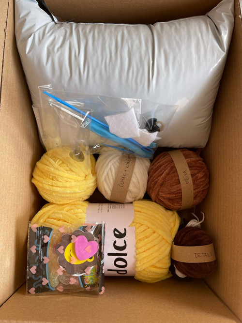 Háčkovací BOX "Uháčkuj si sám" - Lev Alex (žlutý) — foto 2