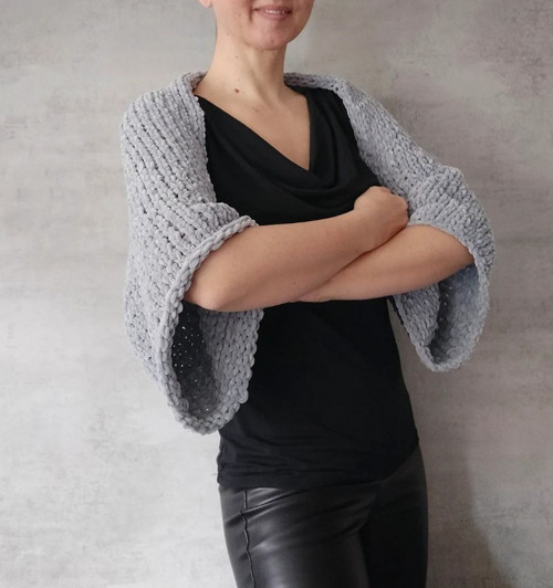 Světle šedé bolerko se širokými 3/4 rukávy — foto 2