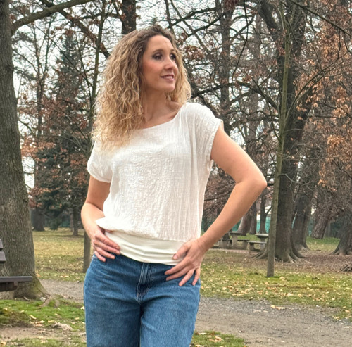 Volný top s pasem bílý — foto 5