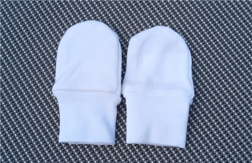 Bílé bavlněné kojenecké rukavičky — foto 2