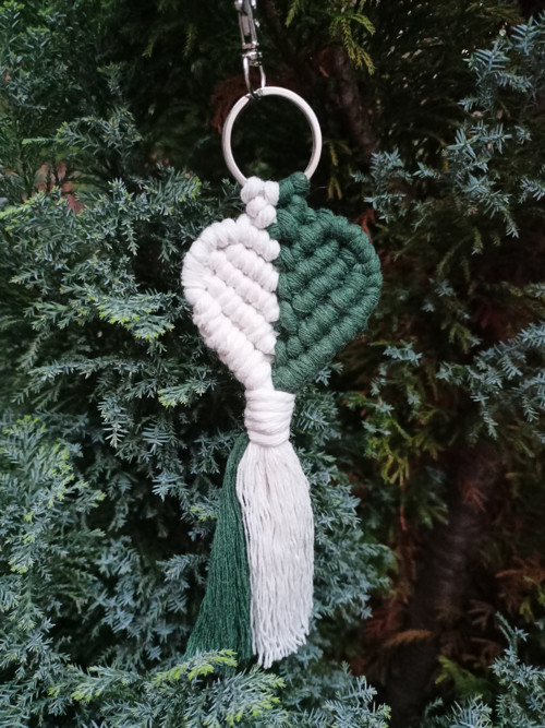 Klíčenka srdce, Bílo-zelená, macramé — foto 2