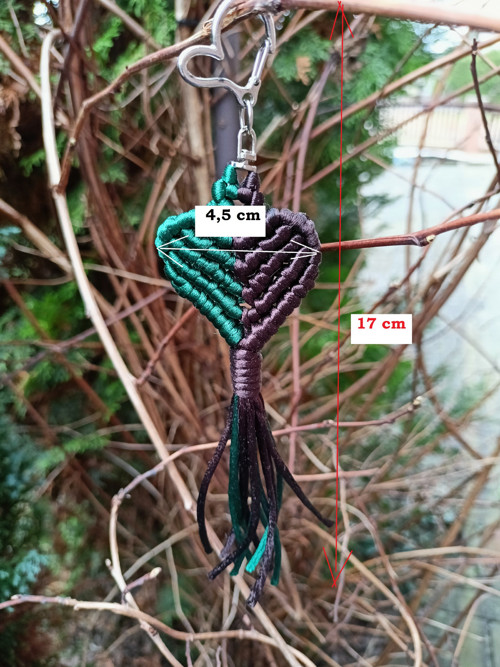Klíčenka srdce, zelená a hnědá, macramé — foto 3