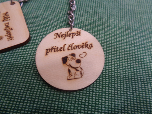 Dřevěný přívěsek nápis — foto 2